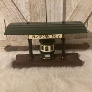 Vintage Dept. 56 Heritage Village Victoria Station Train Platform